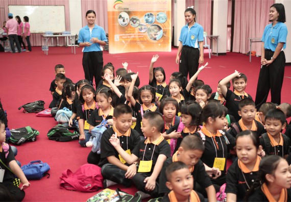 คณะวิทยาศาสตร์และเทคโนโลยี ได้จัดกิจกรรมค่ายวิทยาศาสตร์โรงเรียนสาธิตฯ ระดับชั้นประถมศึกษา ปีที่1-3