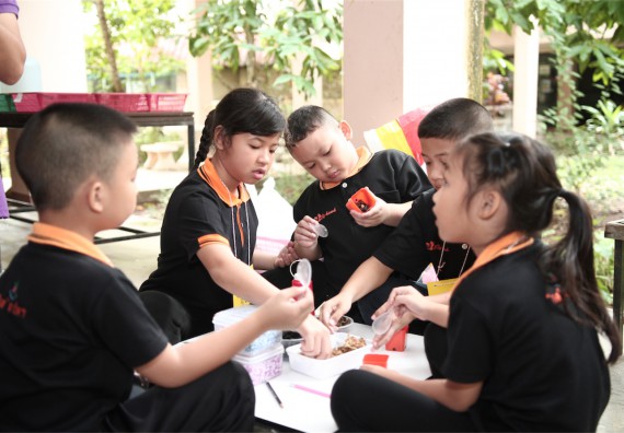 คณะวิทยาศาสตร์และเทคโนโลยี ได้จัดกิจกรรมค่ายวิทยาศาสตร์โรงเรียนสาธิตฯ ระดับชั้นประถมศึกษา ปีที่1-3