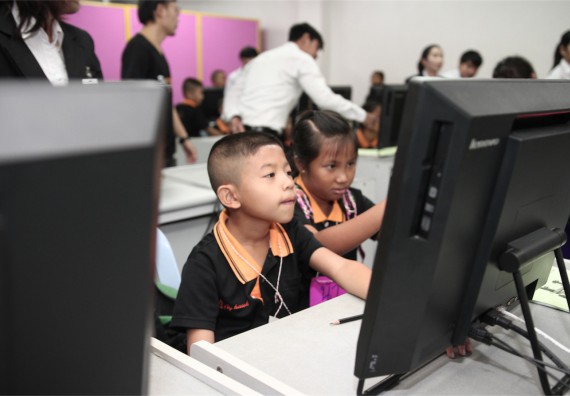 คณะวิทยาศาสตร์และเทคโนโลยี ได้จัดกิจกรรมค่ายวิทยาศาสตร์โรงเรียนสาธิตฯ ระดับชั้นประถมศึกษา ปีที่1-3