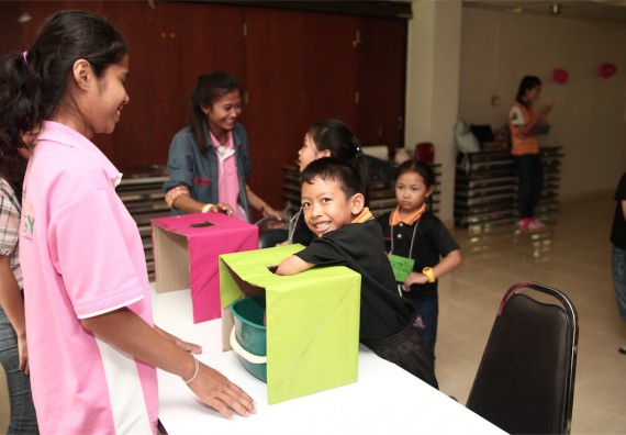 คณะวิทยาศาสตร์และเทคโนโลยี ได้จัดกิจกรรมค่ายวิทยาศาสตร์โรงเรียนสาธิตฯ ระดับชั้นประถมศึกษา ปีที่1-3