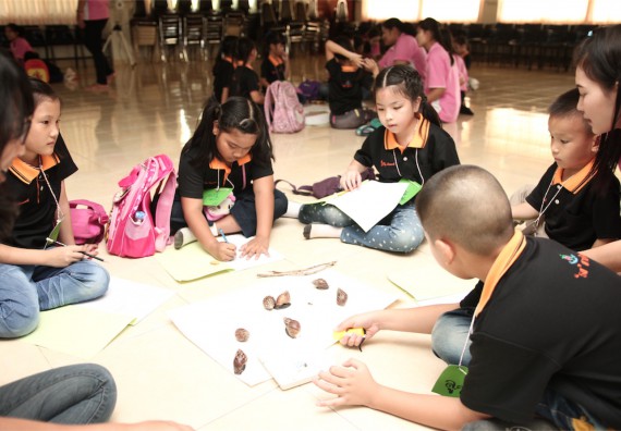 คณะวิทยาศาสตร์และเทคโนโลยี ได้จัดกิจกรรมค่ายวิทยาศาสตร์โรงเรียนสาธิตฯ ระดับชั้นประถมศึกษา ปีที่1-3