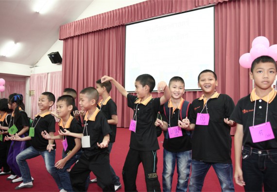 คณะวิทยาศาสตร์และเทคโนโลยี ได้จัดกิจกรรมค่ายวิทยาศาสตร์โรงเรียนสาธิตฯ ระดับชั้นประถมศึกษา ปีที่1-3