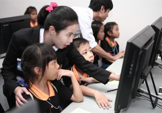 คณะวิทยาศาสตร์และเทคโนโลยี ได้จัดกิจกรรมค่ายวิทยาศาสตร์โรงเรียนสาธิตฯ ระดับชั้นประถมศึกษา ปีที่1-3