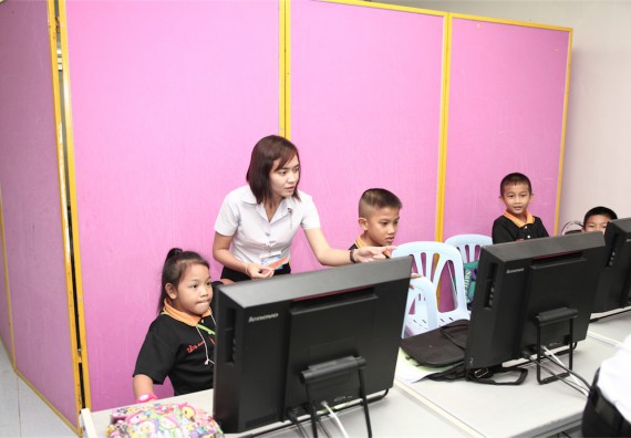 คณะวิทยาศาสตร์และเทคโนโลยี ได้จัดกิจกรรมค่ายวิทยาศาสตร์โรงเรียนสาธิตฯ ระดับชั้นประถมศึกษา ปีที่1-3