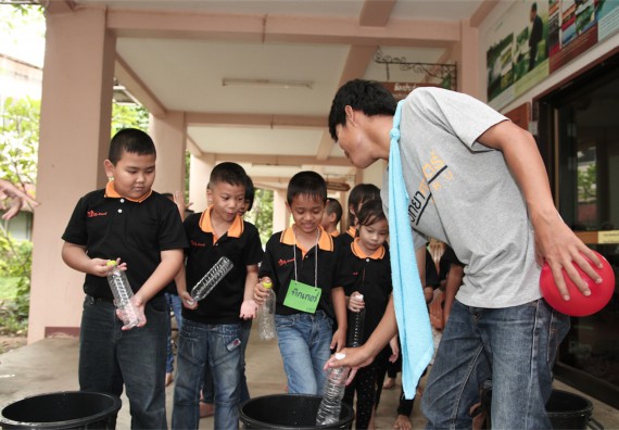 คณะวิทยาศาสตร์และเทคโนโลยี ได้จัดกิจกรรมค่ายวิทยาศาสตร์โรงเรียนสาธิตฯ ระดับชั้นประถมศึกษา ปีที่1-3