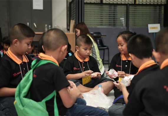 คณะวิทยาศาสตร์และเทคโนโลยี ได้จัดกิจกรรมค่ายวิทยาศาสตร์โรงเรียนสาธิตฯ ระดับชั้นประถมศึกษา ปีที่1-3