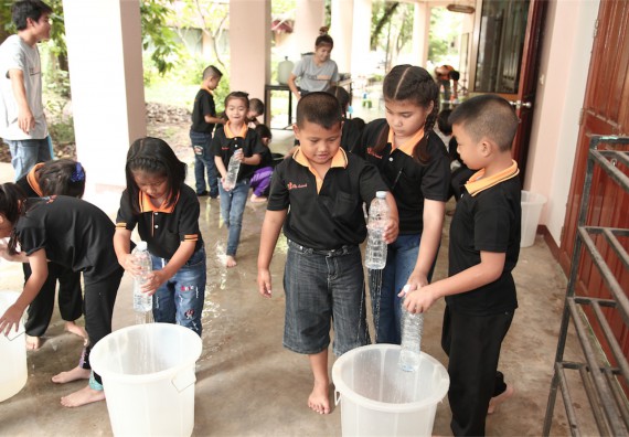 คณะวิทยาศาสตร์และเทคโนโลยี ได้จัดกิจกรรมค่ายวิทยาศาสตร์โรงเรียนสาธิตฯ ระดับชั้นประถมศึกษา ปีที่1-3