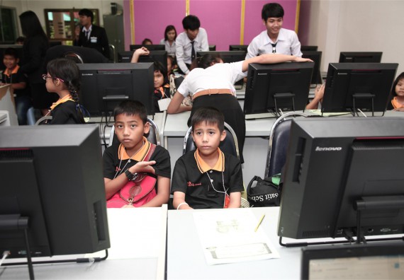 คณะวิทยาศาสตร์และเทคโนโลยี ได้จัดกิจกรรมค่ายวิทยาศาสตร์โรงเรียนสาธิตฯ ระดับชั้นประถมศึกษา ปีที่1-3