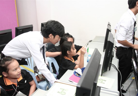 คณะวิทยาศาสตร์และเทคโนโลยี ได้จัดกิจกรรมค่ายวิทยาศาสตร์โรงเรียนสาธิตฯ ระดับชั้นประถมศึกษา ปีที่1-3