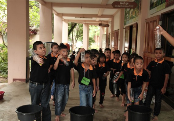 คณะวิทยาศาสตร์และเทคโนโลยี ได้จัดกิจกรรมค่ายวิทยาศาสตร์โรงเรียนสาธิตฯ ระดับชั้นประถมศึกษา ปีที่1-3