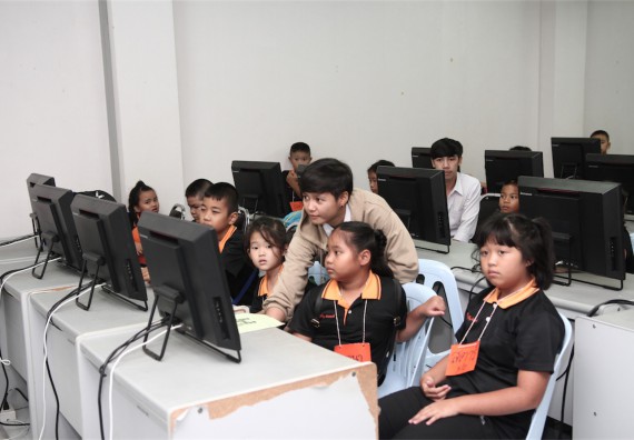 คณะวิทยาศาสตร์และเทคโนโลยี ได้จัดกิจกรรมค่ายวิทยาศาสตร์โรงเรียนสาธิตฯ ระดับชั้นประถมศึกษา ปีที่1-3