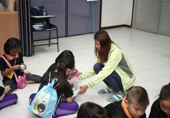 คณะวิทยาศาสตร์และเทคโนโลยี ได้จัดกิจกรรมค่ายวิทยาศาสตร์โรงเรียนสาธิตฯ ระดับชั้นประถมศึกษา ปีที่1-3