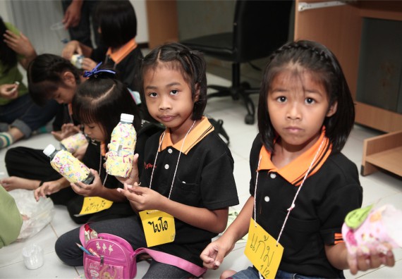 คณะวิทยาศาสตร์และเทคโนโลยี ได้จัดกิจกรรมค่ายวิทยาศาสตร์โรงเรียนสาธิตฯ ระดับชั้นประถมศึกษา ปีที่1-3