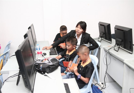 คณะวิทยาศาสตร์และเทคโนโลยี ได้จัดกิจกรรมค่ายวิทยาศาสตร์โรงเรียนสาธิตฯ ระดับชั้นประถมศึกษา ปีที่1-3