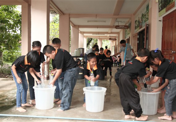 คณะวิทยาศาสตร์และเทคโนโลยี ได้จัดกิจกรรมค่ายวิทยาศาสตร์โรงเรียนสาธิตฯ ระดับชั้นประถมศึกษา ปีที่1-3