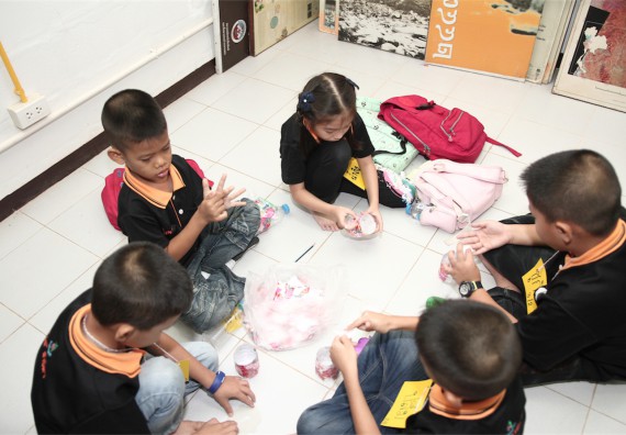 คณะวิทยาศาสตร์และเทคโนโลยี ได้จัดกิจกรรมค่ายวิทยาศาสตร์โรงเรียนสาธิตฯ ระดับชั้นประถมศึกษา ปีที่1-3