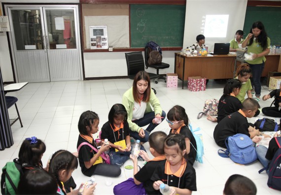 คณะวิทยาศาสตร์และเทคโนโลยี ได้จัดกิจกรรมค่ายวิทยาศาสตร์โรงเรียนสาธิตฯ ระดับชั้นประถมศึกษา ปีที่1-3