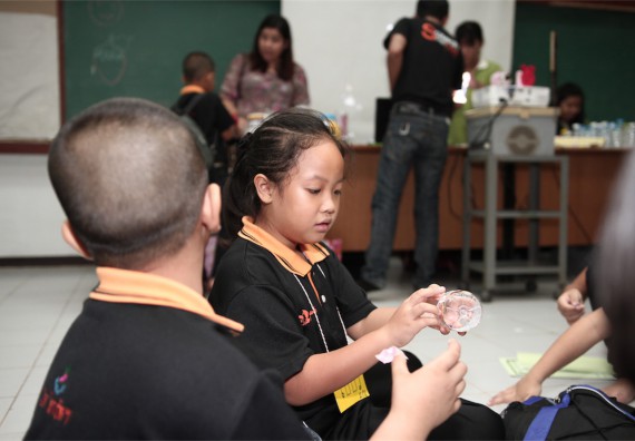 คณะวิทยาศาสตร์และเทคโนโลยี ได้จัดกิจกรรมค่ายวิทยาศาสตร์โรงเรียนสาธิตฯ ระดับชั้นประถมศึกษา ปีที่1-3