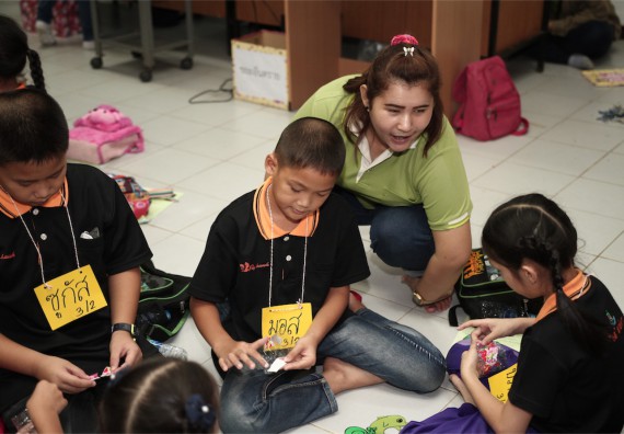 คณะวิทยาศาสตร์และเทคโนโลยี ได้จัดกิจกรรมค่ายวิทยาศาสตร์โรงเรียนสาธิตฯ ระดับชั้นประถมศึกษา ปีที่1-3