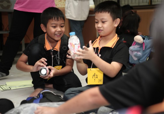 คณะวิทยาศาสตร์และเทคโนโลยี ได้จัดกิจกรรมค่ายวิทยาศาสตร์โรงเรียนสาธิตฯ ระดับชั้นประถมศึกษา ปีที่1-3