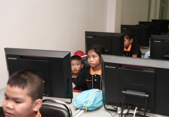 คณะวิทยาศาสตร์และเทคโนโลยี ได้จัดกิจกรรมค่ายวิทยาศาสตร์โรงเรียนสาธิตฯ ระดับชั้นประถมศึกษา ปีที่1-3