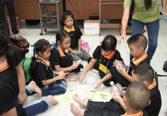 คณะวิทยาศาสตร์และเทคโนโลยี ได้จัดกิจกรรมค่ายวิทยาศาสตร์โรงเรียนสาธิตฯ ระดับชั้นประถมศึกษา ปีที่1-3