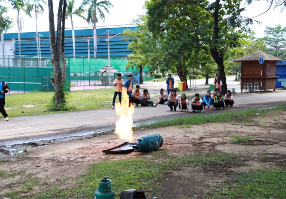 คณะวิทยาศาสตร์และเทคโนโลยี เข้าร่วมจัดกิจกรรมการเผชิญเหตุอัคคีภัยในสถานศึกษา