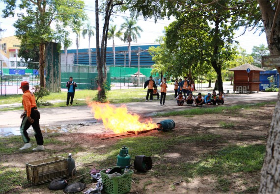 คณะวิทยาศาสตร์และเทคโนโลยี เข้าร่วมจัดกิจกรรมการเผชิญเหตุอัคคีภัยในสถานศึกษา