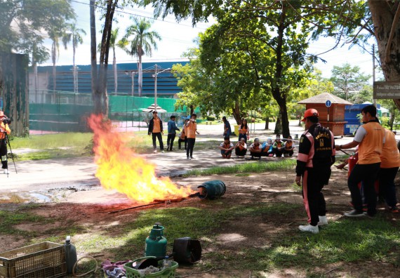 คณะวิทยาศาสตร์และเทคโนโลยี เข้าร่วมจัดกิจกรรมการเผชิญเหตุอัคคีภัยในสถานศึกษา
