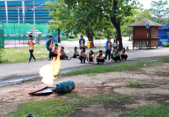 คณะวิทยาศาสตร์และเทคโนโลยี เข้าร่วมจัดกิจกรรมการเผชิญเหตุอัคคีภัยในสถานศึกษา