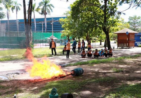 คณะวิทยาศาสตร์และเทคโนโลยี เข้าร่วมจัดกิจกรรมการเผชิญเหตุอัคคีภัยในสถานศึกษา