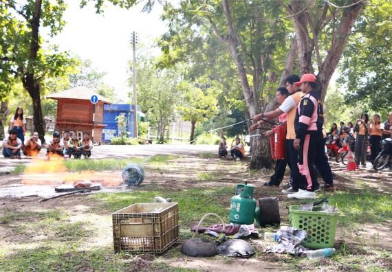 คณะวิทยาศาสตร์และเทคโนโลยี เข้าร่วมจัดกิจกรรมการเผชิญเหตุอัคคีภัยในสถานศึกษา