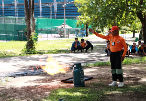 คณะวิทยาศาสตร์และเทคโนโลยี เข้าร่วมจัดกิจกรรมการเผชิญเหตุอัคคีภัยในสถานศึกษา