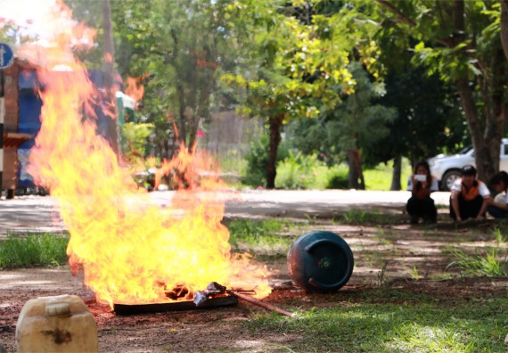 คณะวิทยาศาสตร์และเทคโนโลยี เข้าร่วมจัดกิจกรรมการเผชิญเหตุอัคคีภัยในสถานศึกษา