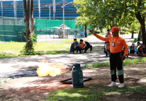 คณะวิทยาศาสตร์และเทคโนโลยี เข้าร่วมจัดกิจกรรมการเผชิญเหตุอัคคีภัยในสถานศึกษา