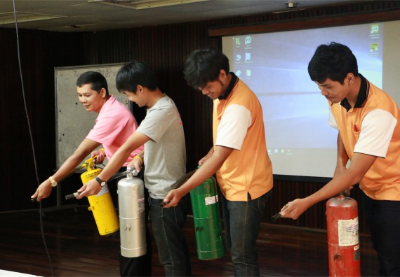 คณะวิทยาศาสตร์และเทคโนโลยี เข้าร่วมจัดกิจกรรมการเผชิญเหตุอัคคีภัยในสถานศึกษา