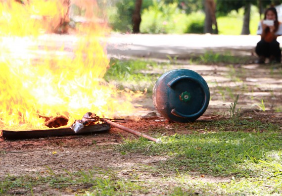 คณะวิทยาศาสตร์และเทคโนโลยี เข้าร่วมจัดกิจกรรมการเผชิญเหตุอัคคีภัยในสถานศึกษา
