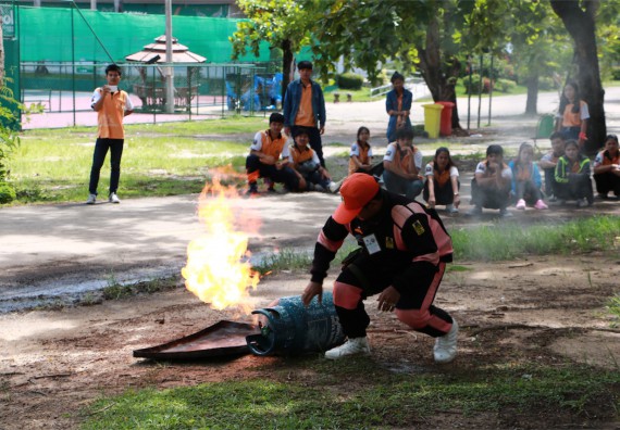 คณะวิทยาศาสตร์และเทคโนโลยี เข้าร่วมจัดกิจกรรมการเผชิญเหตุอัคคีภัยในสถานศึกษา