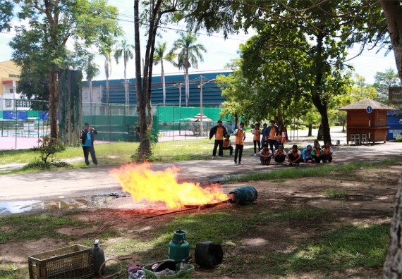 คณะวิทยาศาสตร์และเทคโนโลยี เข้าร่วมจัดกิจกรรมการเผชิญเหตุอัคคีภัยในสถานศึกษา