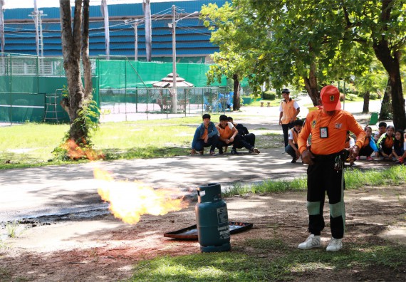 คณะวิทยาศาสตร์และเทคโนโลยี เข้าร่วมจัดกิจกรรมการเผชิญเหตุอัคคีภัยในสถานศึกษา