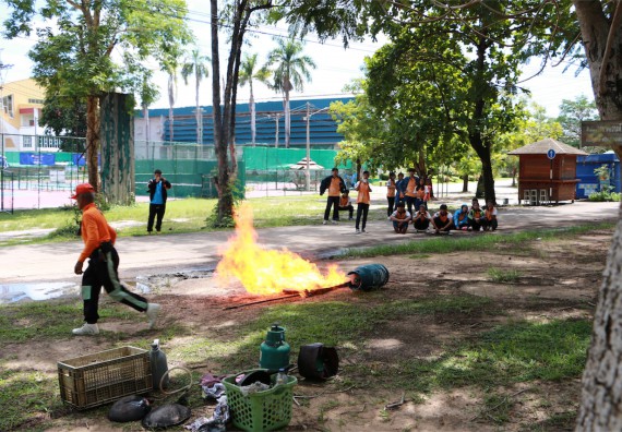 คณะวิทยาศาสตร์และเทคโนโลยี เข้าร่วมจัดกิจกรรมการเผชิญเหตุอัคคีภัยในสถานศึกษา