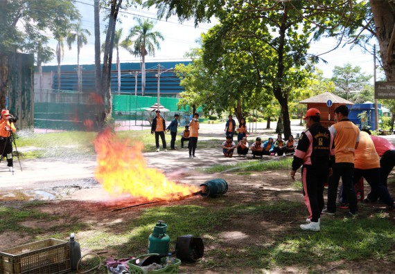 คณะวิทยาศาสตร์และเทคโนโลยี เข้าร่วมจัดกิจกรรมการเผชิญเหตุอัคคีภัยในสถานศึกษา