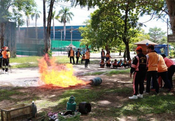 คณะวิทยาศาสตร์และเทคโนโลยี เข้าร่วมจัดกิจกรรมการเผชิญเหตุอัคคีภัยในสถานศึกษา