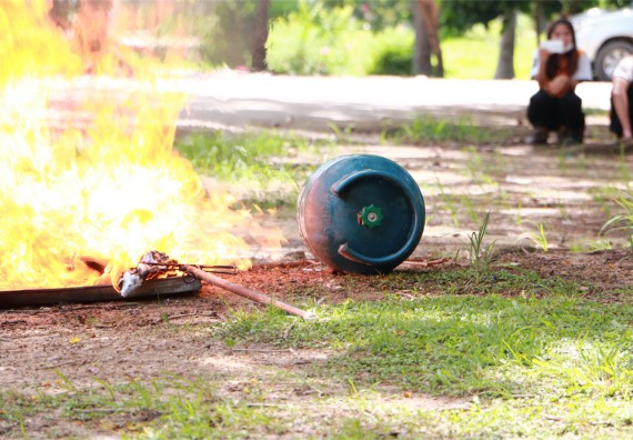 คณะวิทยาศาสตร์และเทคโนโลยี เข้าร่วมจัดกิจกรรมการเผชิญเหตุอัคคีภัยในสถานศึกษา