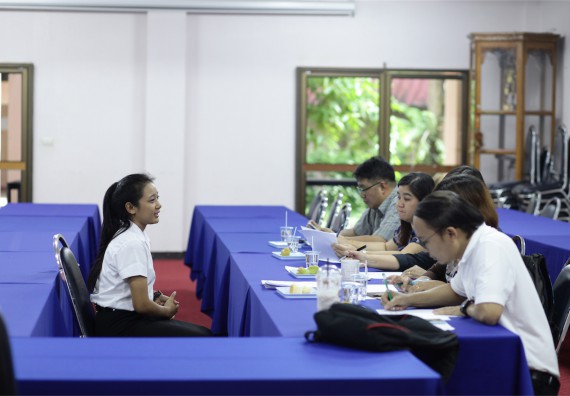 คณะวิทยาศาสตร์และเทคโนโลยี แต่งตั้งคณะกรรมการเพื่อสัมภาษณ์ทุนการศึกษา คุณวาสนา