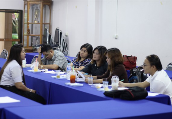 คณะวิทยาศาสตร์และเทคโนโลยี แต่งตั้งคณะกรรมการเพื่อสัมภาษณ์ทุนการศึกษา คุณวาสนา