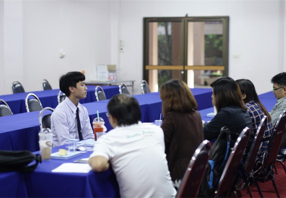 คณะวิทยาศาสตร์และเทคโนโลยี แต่งตั้งคณะกรรมการเพื่อสัมภาษณ์ทุนการศึกษา คุณวาสนา