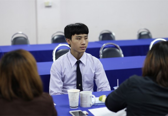 คณะวิทยาศาสตร์และเทคโนโลยี แต่งตั้งคณะกรรมการเพื่อสัมภาษณ์ทุนการศึกษา คุณวาสนา