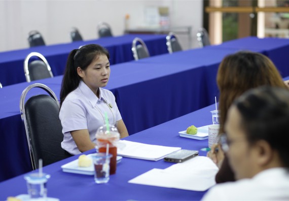 คณะวิทยาศาสตร์และเทคโนโลยี แต่งตั้งคณะกรรมการเพื่อสัมภาษณ์ทุนการศึกษา คุณวาสนา