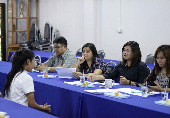 คณะวิทยาศาสตร์และเทคโนโลยี แต่งตั้งคณะกรรมการเพื่อสัมภาษณ์ทุนการศึกษา คุณวาสนา